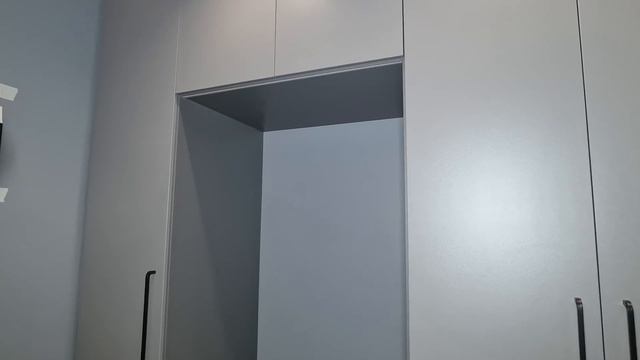 Распашной шкаф в прихожую