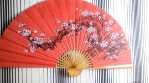 Мой веер на стене.