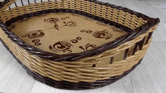 Поднос из газетных трубочек с комбинированным дном смотреть онлайн