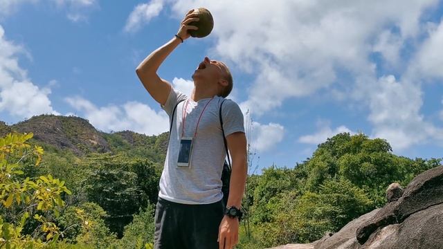 "КОКОС НА ОСТРОВЕ КЮРЬЁЗ-3". СЕЙШЕЛЬСКИЕ ОСТРОВА. SEYCHELLES. смотреть онлайн