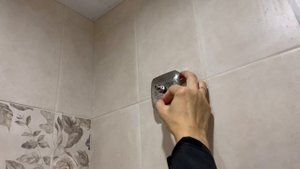 Необычная струна для сушки белья. Минимализм, однако! Дизайн в ванной