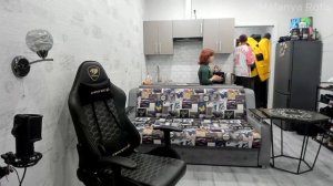 «ИРЛ ПРАНК» СУМАСШЕДШИЙ КУРЬЕР И МУСОР МАФАН  **Девушка в шоке**