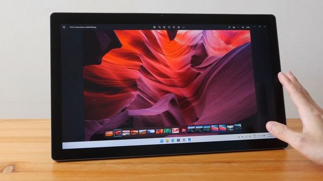 Samsung S8 Ultra vs Huion Kamvas Studio 16 смотреть онлайн