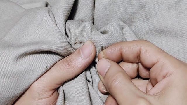 Learn how to invisibly fix a hole in your clothes / The art of repairing clothes смотреть онлайн