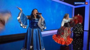 Весёлая цыганская песня "ШУНЭН РОМАЛЭ" Лена Северная - Новогодний огонёк 2024 Shunen Romale