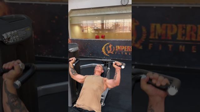 Жим в блочном тренажёре под углом 45' смотреть онлайн