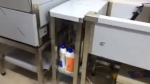 Моечный цех с посудомоечной машиной