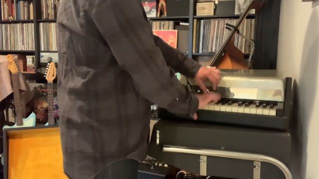 Fender Rhodes Piano Bass Silver Sparkle Top USA смотреть онлайн