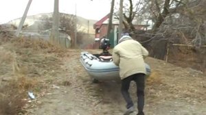 Транспортировка комплекта Адмирал 320 +Suzuki DF5 на расстояние 150 метров (можно и более).