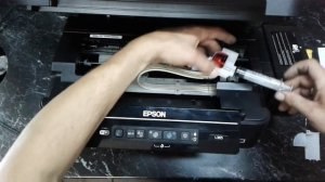 Epson L серии полосы при печати после заправки
