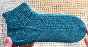 ?Идеальный узор для носков.? На трех спицах.