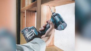 Аккумуляторный шуруповерт Makita TD001GZ