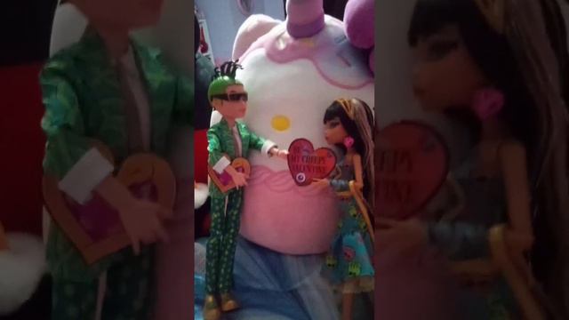 unboxing Monster High Howliday love edition cleo and deuce