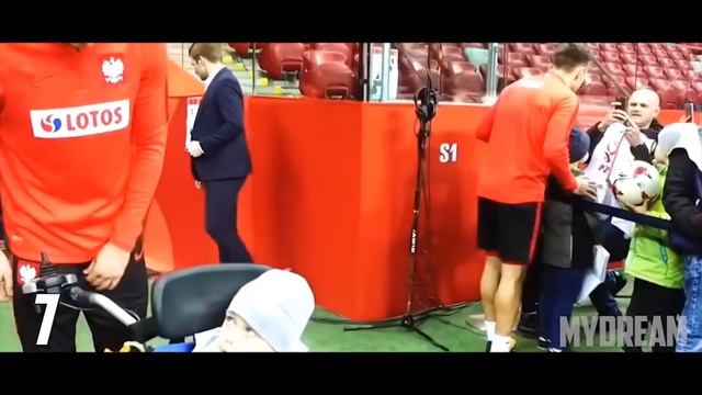 10 ТРОГАТЕЛЬНЫХ МОМЕНТОВ В ФУТБОЛЕ | ПОПРОБУЙ НЕ ЗАПЛАКАТЬ!