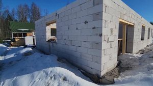 ПЕРЕМЫЧКИ и АРМОПОЯС - заливаем вручную | Одноэтажный Дом Из Газобетона - Строительство