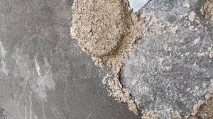 Стена под "камень" из яичных лотков через 4-5 лет на незастекленном балконе.