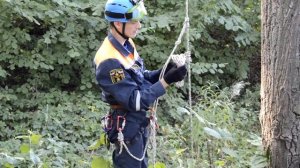 организация подъёма   спуска по верёвке с помощью схватывающих узлов  прусика