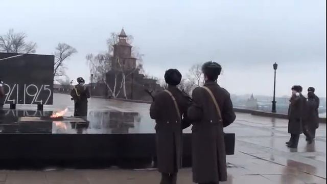 Вахта памяти у Вечного огня в Нижегородском Кремле Гимназии№17 Приокского района г.Нижнего Новгорода