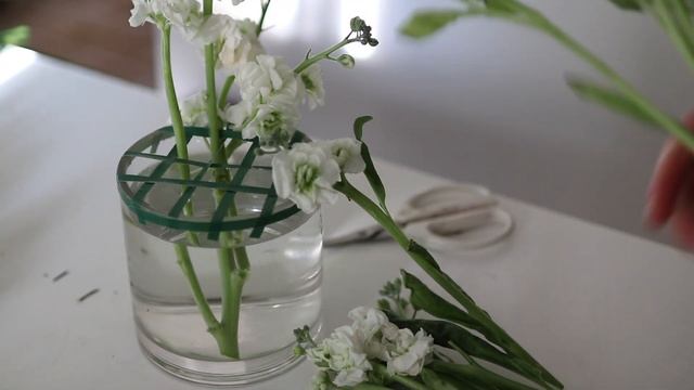 Easy Winter Floral Centerpiece Ideas ☃️ Flower Bouquet with White Roses смотреть онлайн