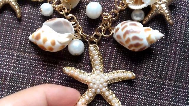 Видео-обзор с Aliexpress - Золотистый браслет с подвесками из морских звёзд, ракушек и бусин смотреть онлайн