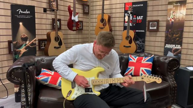 Fender Player Series Stratocaster Demonstration & Review Of The Tones | Rimmers Music смотреть онлайн