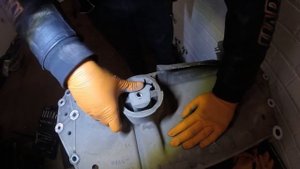 How to change Volkswagen engine mount / Как поменять подушку двигателя Volkswagen