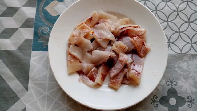 Суп с кальмаром и красной редькой. Вкусно и быстро! смотреть онлайн