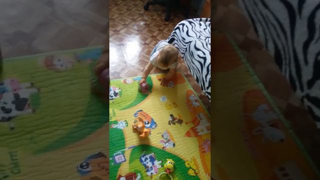 Юлечке 6 месяцев..ползает и встает! (Лето 2015 год) смотреть онлайн