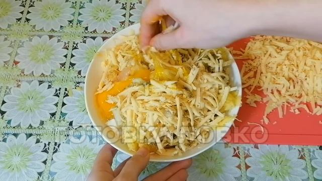 Заморозьте куриную грудку и натрите её на тёрке. Любимый ужин моего мужа. Легкое и вкусное блюдо. смотреть онлайн