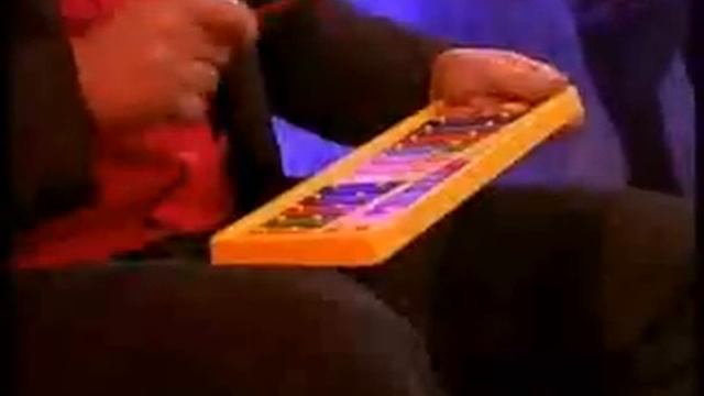 2.Маленькой елочке холодно в лесу.flv смотреть онлайн