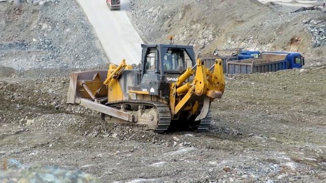 Скрипит как не смазанная телега, Бульдозер SHANTUI SD32 смотреть онлайн