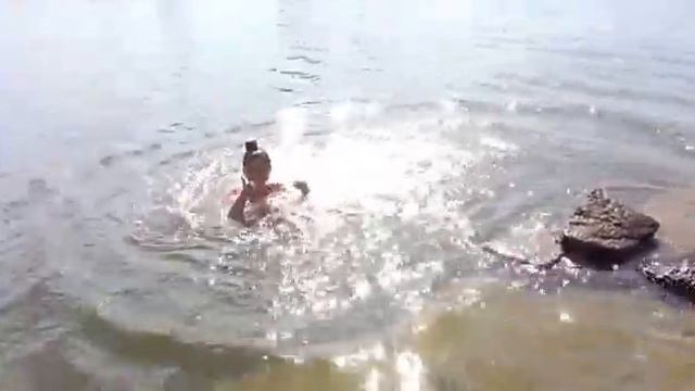 Как я прыгаю на плитах в воду :3 смотреть онлайн