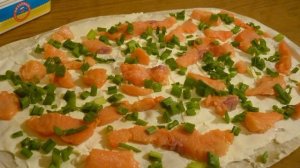 Рулетики из лаваша с семгой и ветчиной