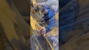 Замена втулок соединение стрелы с поворотной тумбы на Caterpillar 432F 2013-го года!