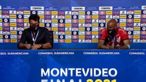 INVASÃO DA COLETIVA! Alberto, Thiago Heleno e a invasão dos bicampeões