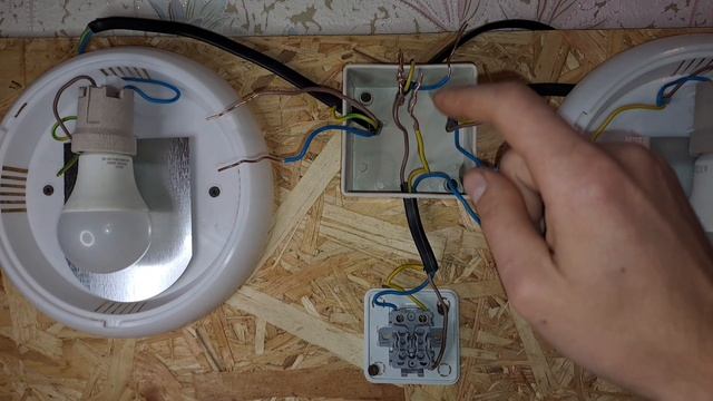 Как Подключить Двухклавишный Выключатель в Распределительной Коробке? смотреть онлайн
