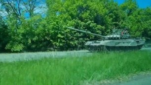Российские танкисты передают привет с дорог Донбасса.