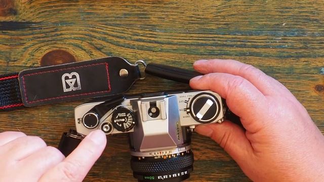 Olympus OM10. You'll want one of these after watching this! смотреть онлайн