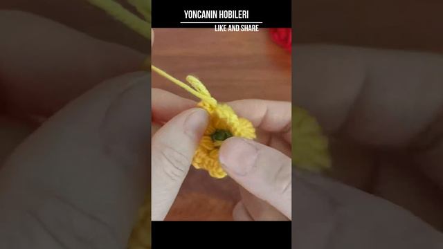 3D Crochet Flower & Crochet Keychain Tutorial 💯👌 Easy Crochet Rose for Beginners