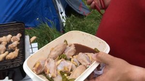 Готовим куриные крылышки на гриле Weber