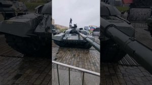 Трофеи украинского производства в Москве: танки Т64 и Т72, Бронетранспортер