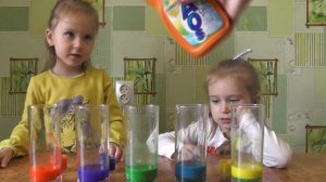 ДЕТСКИЙ эксперимент ЦВЕТНАЯ ПЕНА. Видео для детей.
