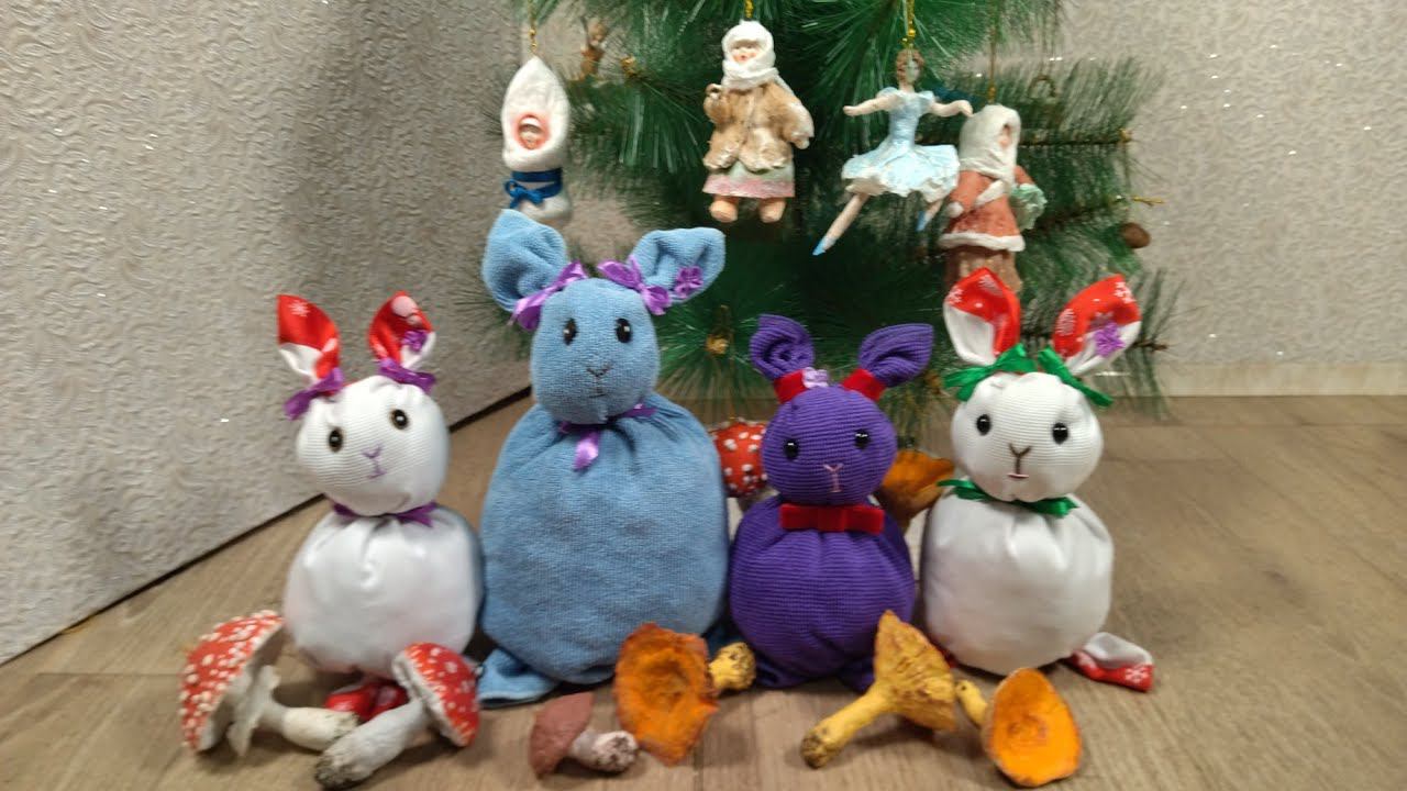 Делаем зайчика из салфеток под ёлочку и на праздничный стол смотреть онлайн