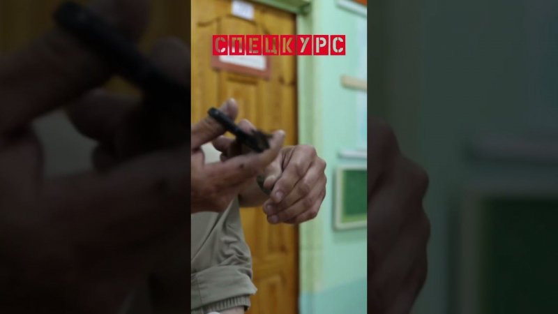 Необычная шнуровка ботинка.