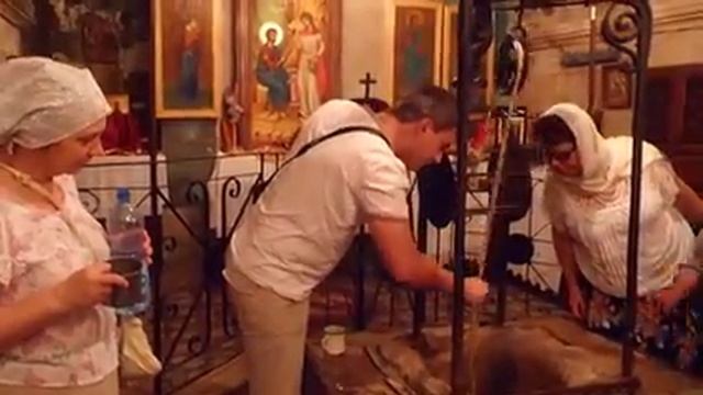 Пьём воду из колодца Прародителя Иакова.