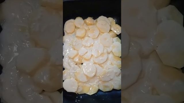 Картофельная запеканка с фаршем и кабачками