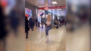 НОВЫЕ КРУТЫЕ ТАНЦЫ ОТ РУССКОЙ МЛЫШКИ Dance Malyshka