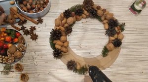Рождественский венок из шишек и орехов  ?Рождественский венок своими руками