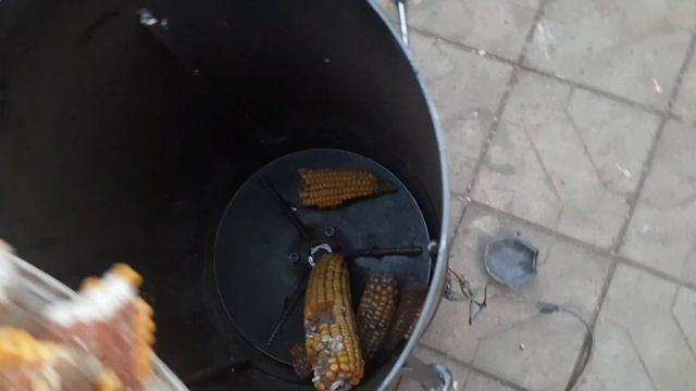 Кукурузолущилка, теребилка початков смотреть онлайн