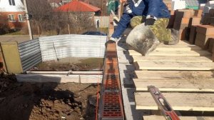 Строительство фронтонов из кирпича и газобетона на гараже. Разметка фронтонов.